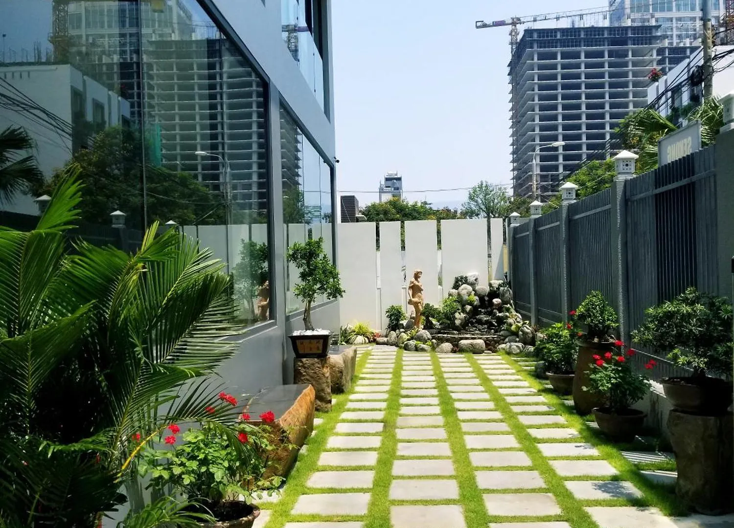 Infinity Pool - 5 Min Walk To Beach - Sekong Apartment Da Nang 3*,